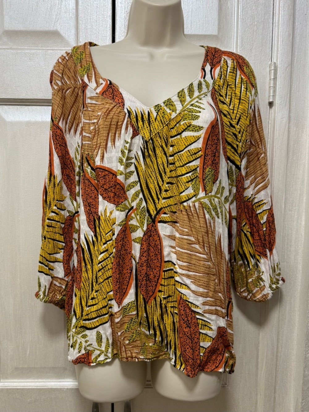 Jane and Delancey Bohemian Tropical
Leaf Lightweight Blouse Size M